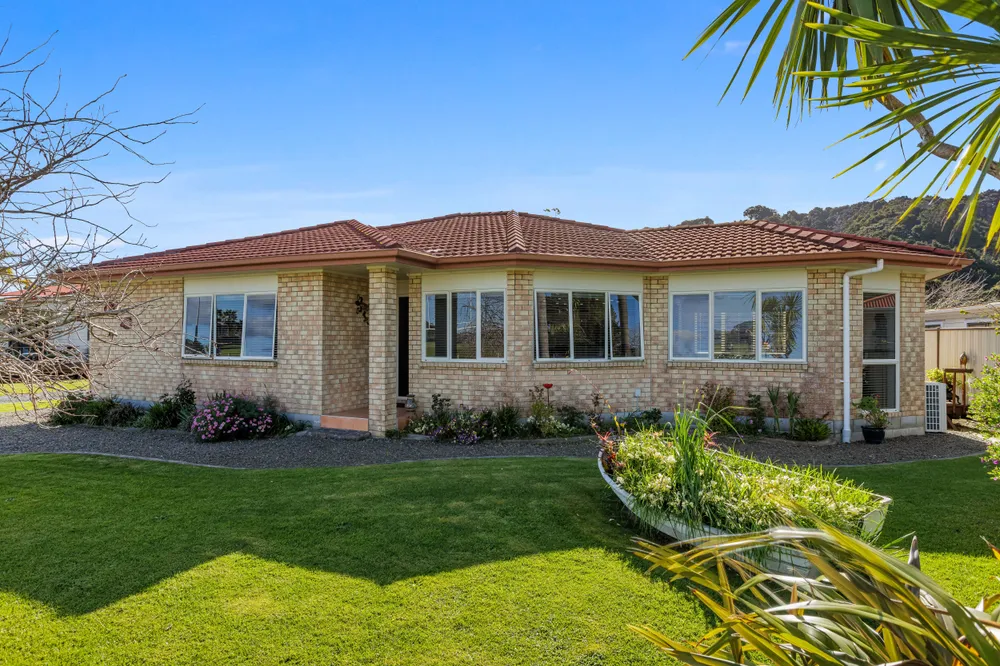 Photos of 534 Leigh Road