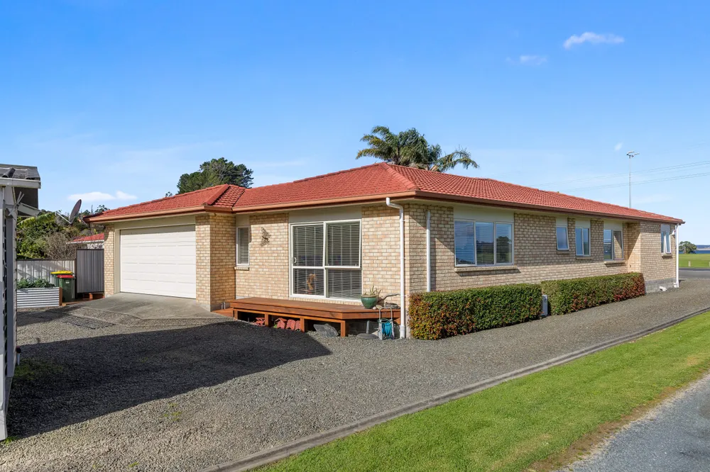 Photos of 534 Leigh Road