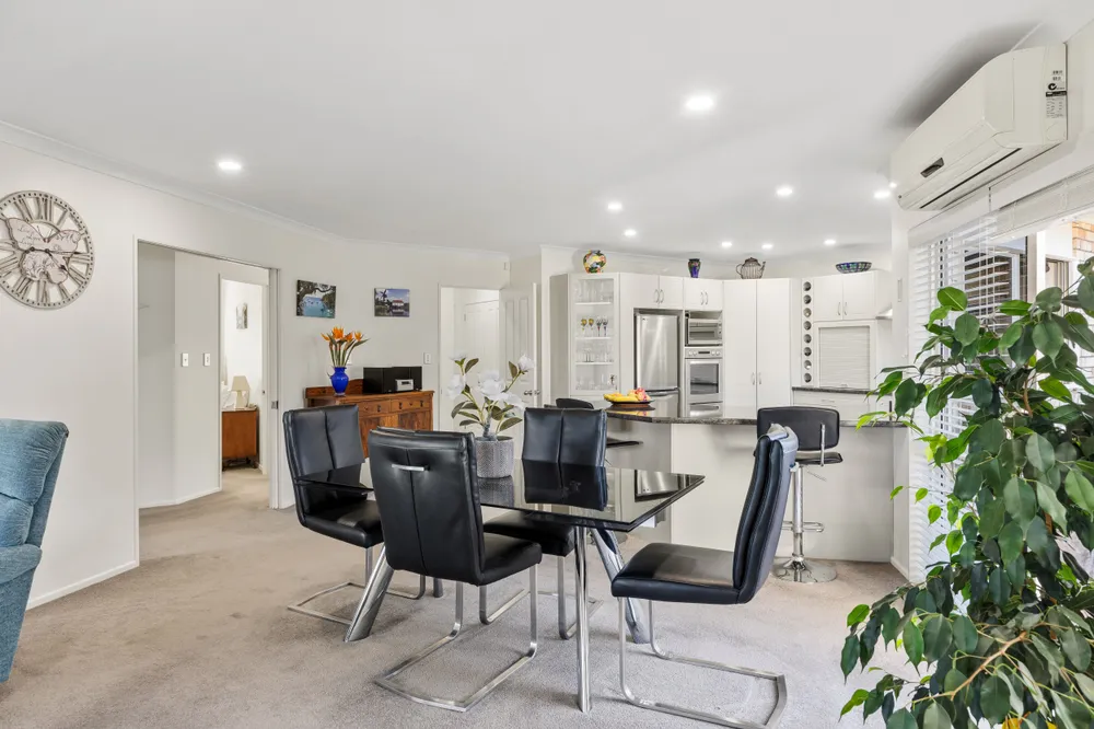 Photos of 534 Leigh Road