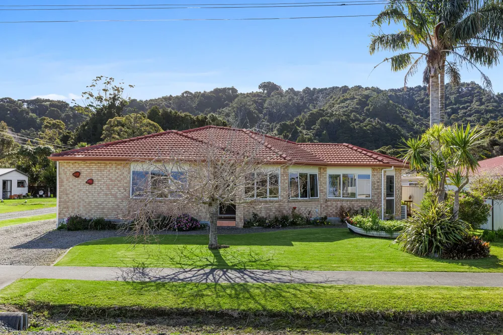 Photos of 534 Leigh Road