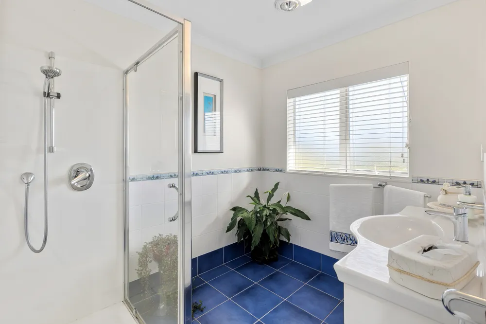 Photos of 534 Leigh Road