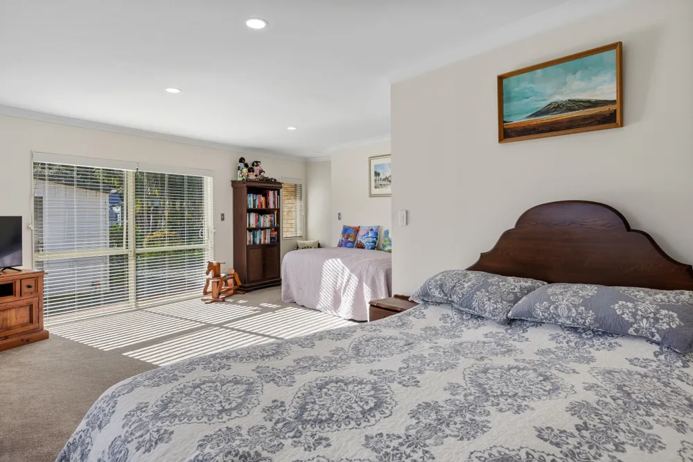 Photos of 534 Leigh Road