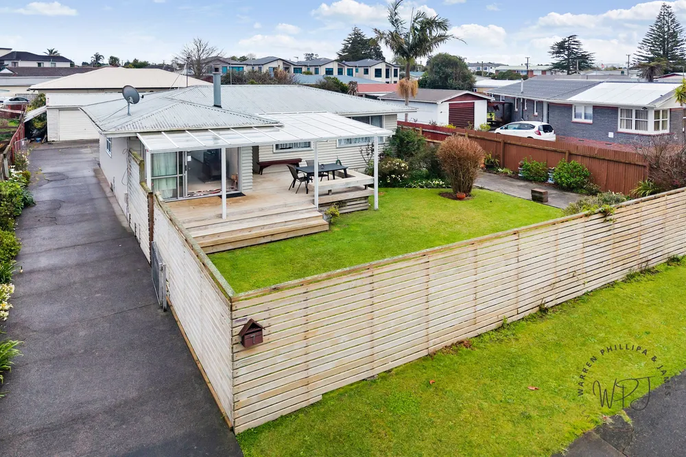 Photos of 7 Eastburn Street