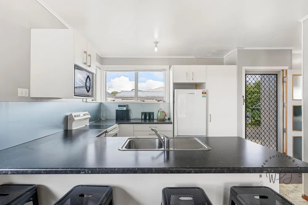 Photos of 7 Eastburn Street