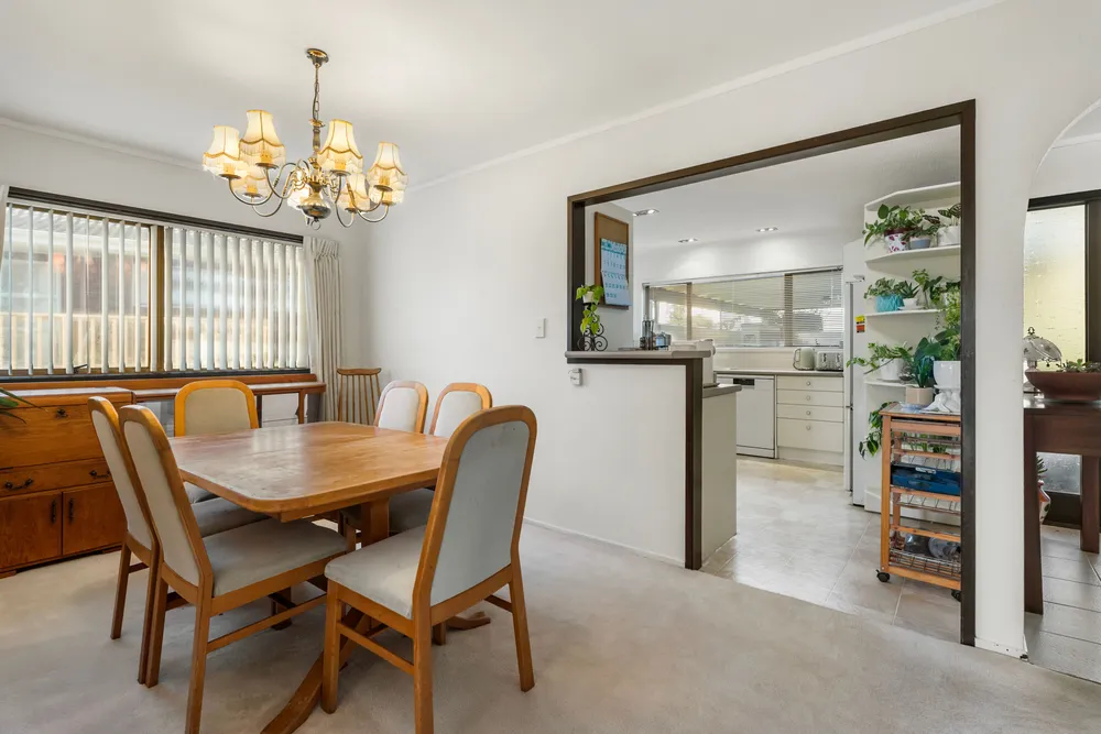 Photos of 10 Oaktree Avenue