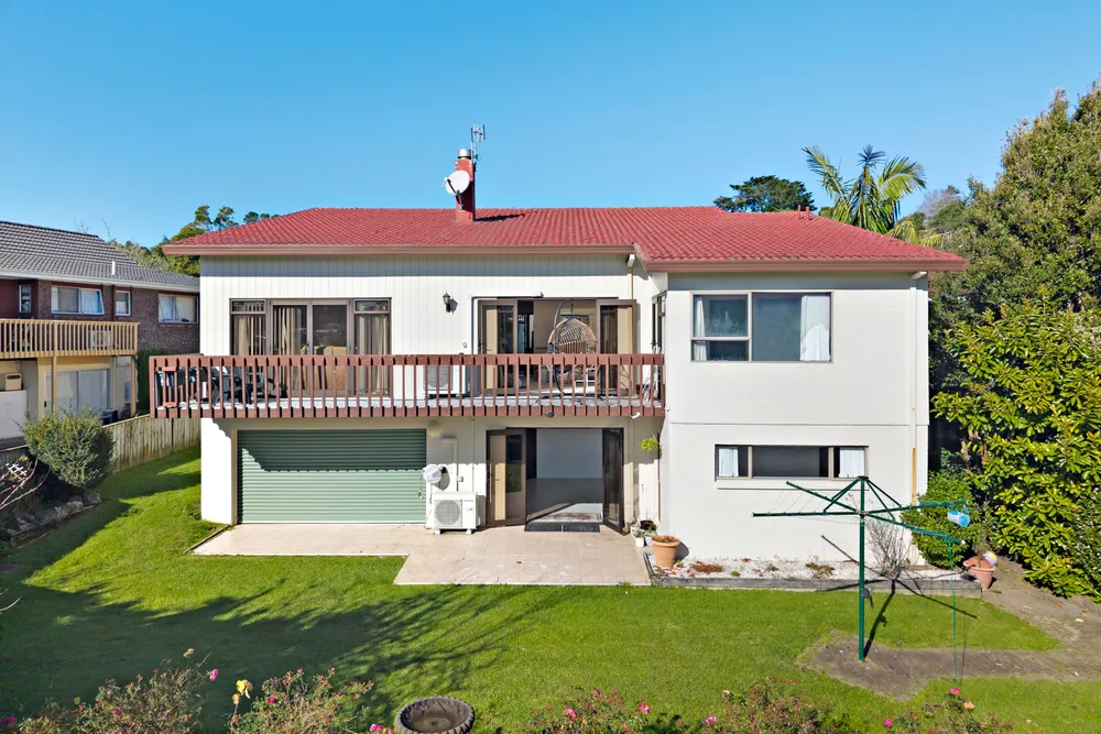 Photos of 10 Oaktree Avenue