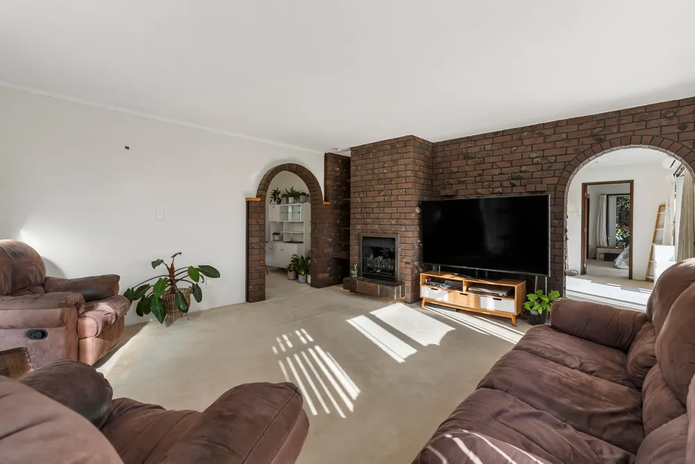 Photos of 10 Oaktree Avenue
