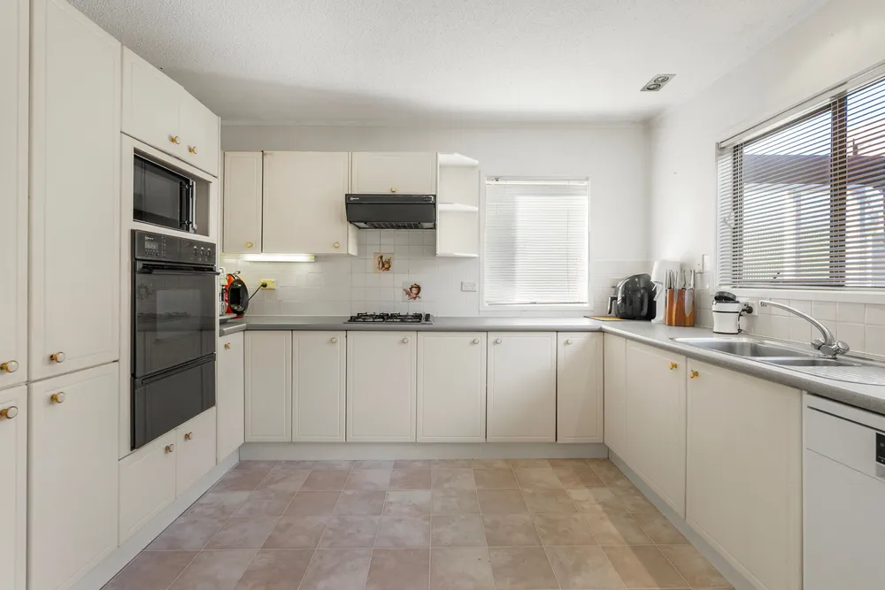 Photos of 10 Oaktree Avenue