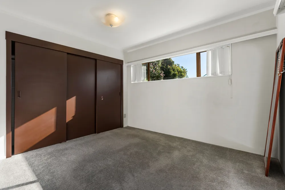 Photos of 10 Oaktree Avenue