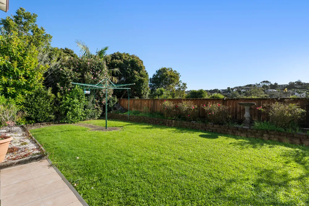 Photos of 10 Oaktree Avenue
