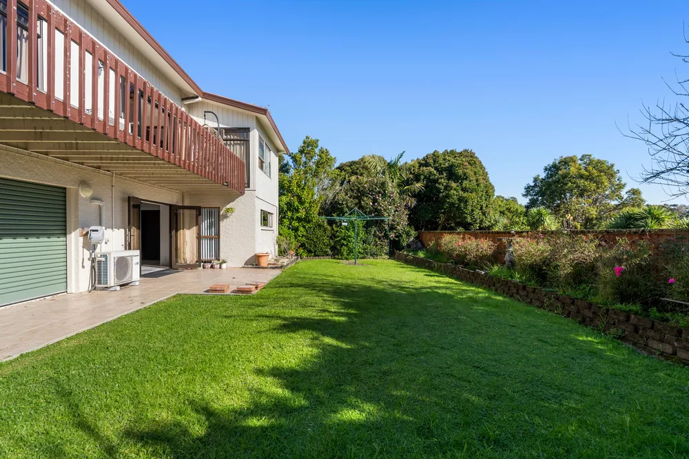 Photos of 10 Oaktree Avenue