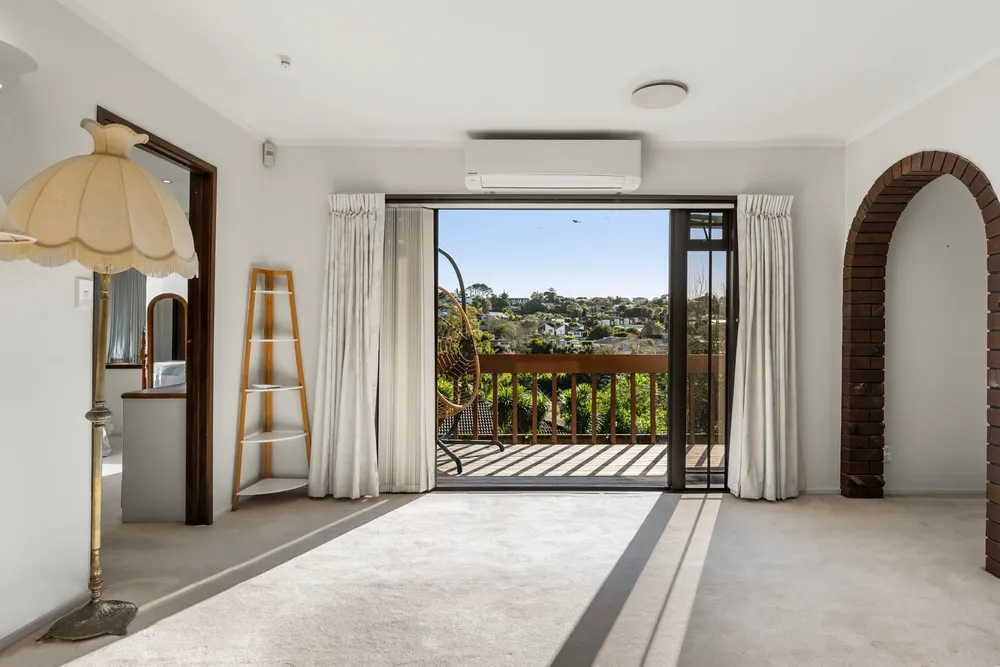 Photos of 10 Oaktree Avenue