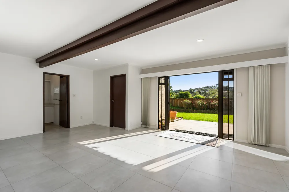 Photos of 10 Oaktree Avenue