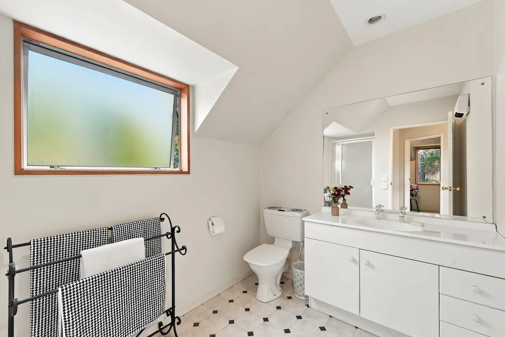 Photos of 140A Blighs Road