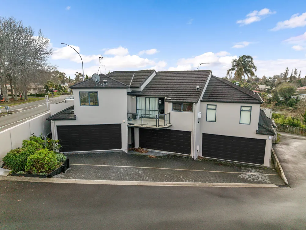 Photos of 1186A Victoria Street