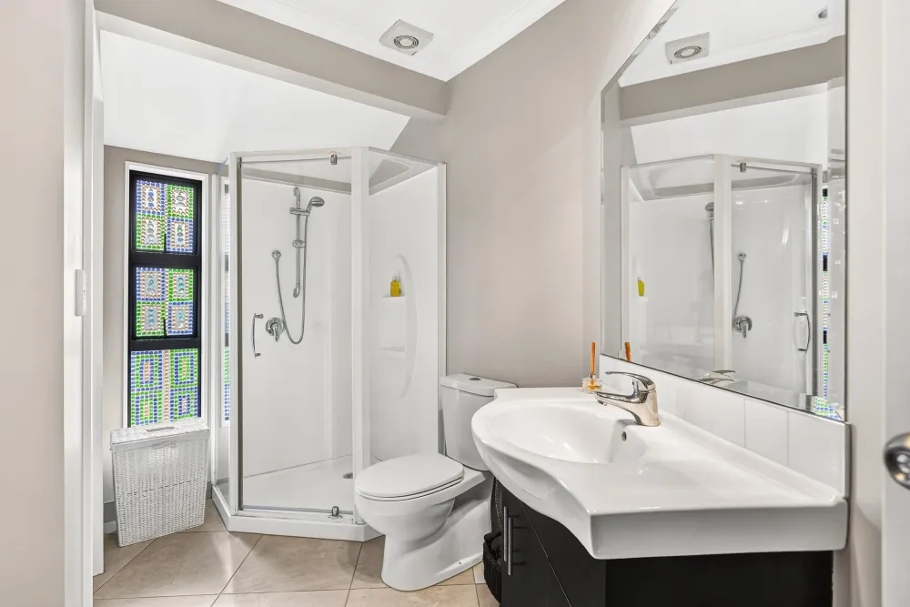 Photos of 1186A Victoria Street