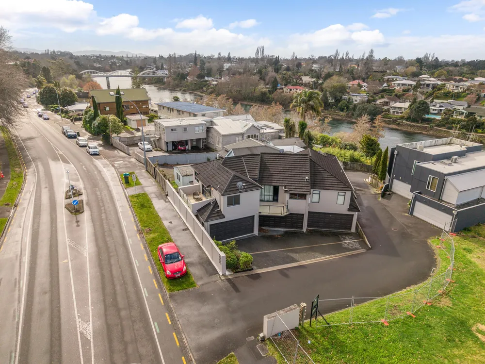 Photos of 1186A Victoria Street
