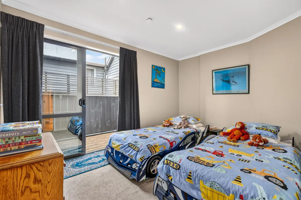 Photos of 1186A Victoria Street