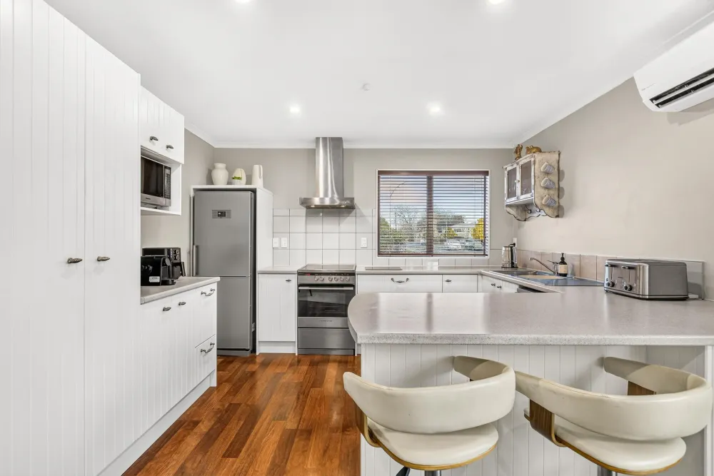 Photos of 1186A Victoria Street