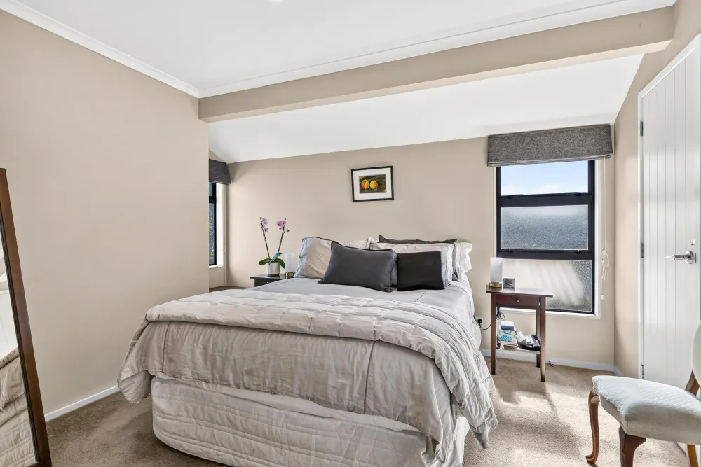 Photos of 1186A Victoria Street