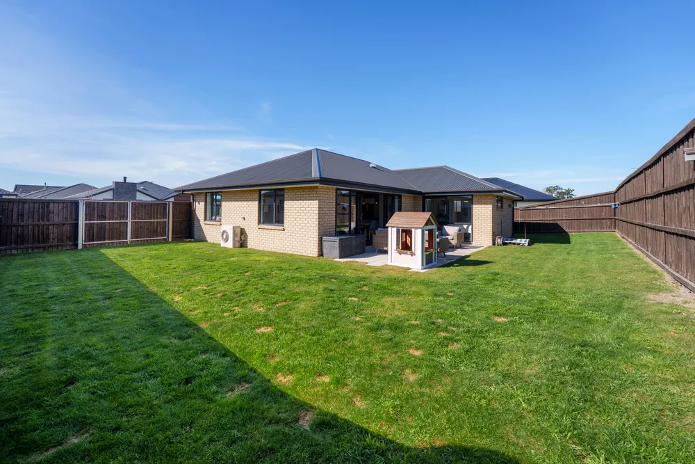 Photos of 31 Durells Crescent