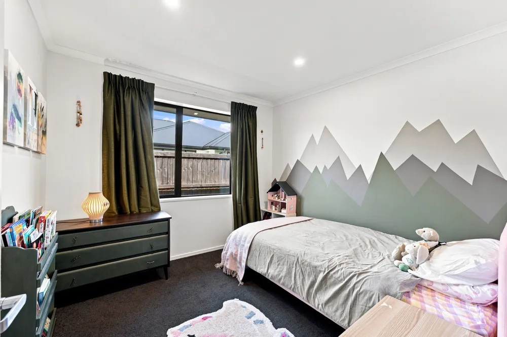 Photos of 31 Durells Crescent