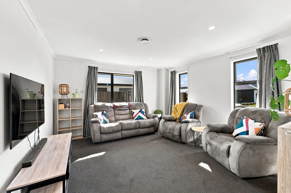 Photos of 31 Durells Crescent