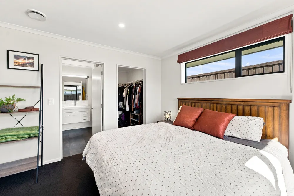 Photos of 31 Durells Crescent