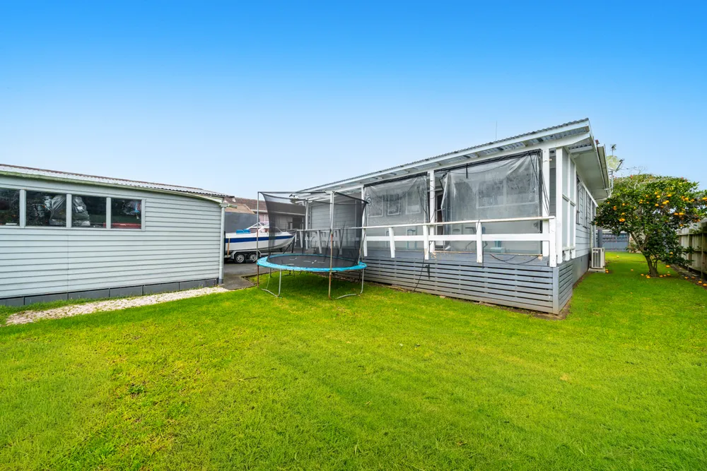 Photos of 17 Gibbons Road