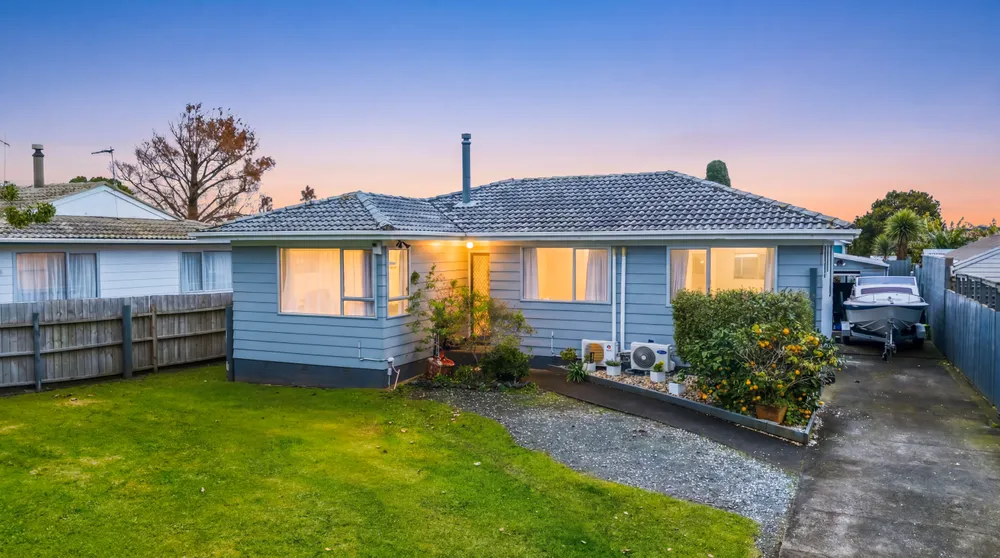 Photos of 17 Gibbons Road