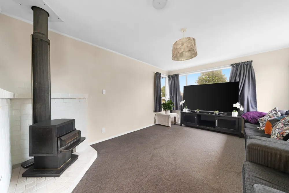 Photos of 17 Gibbons Road