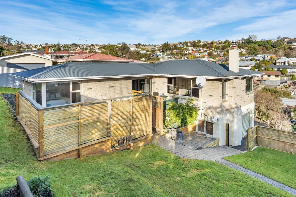 Photos of 100 Barr Street
