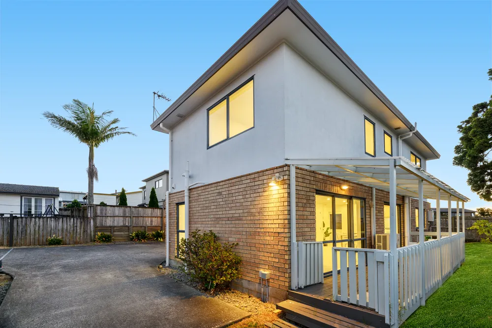 Photos of 1175A Dominion Road