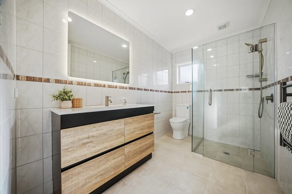 Photos of 32 Pukatea Avenue