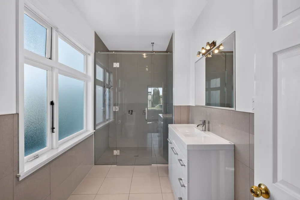 Photos of 32 Auckland Road