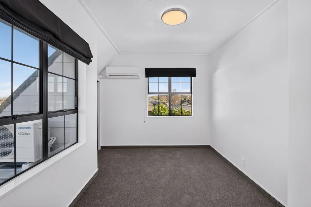 Photos of 32 Auckland Road