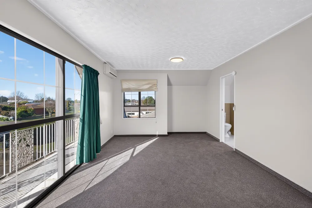 Photos of 32 Auckland Road