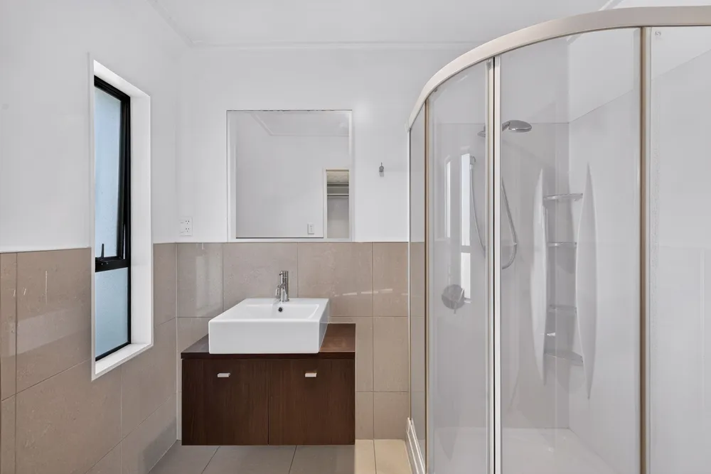Photos of 32 Auckland Road