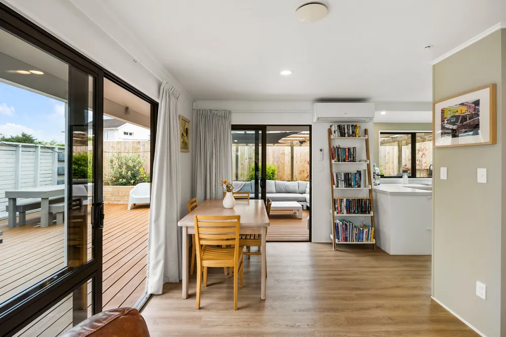 Photos of 2/214 Moore Street