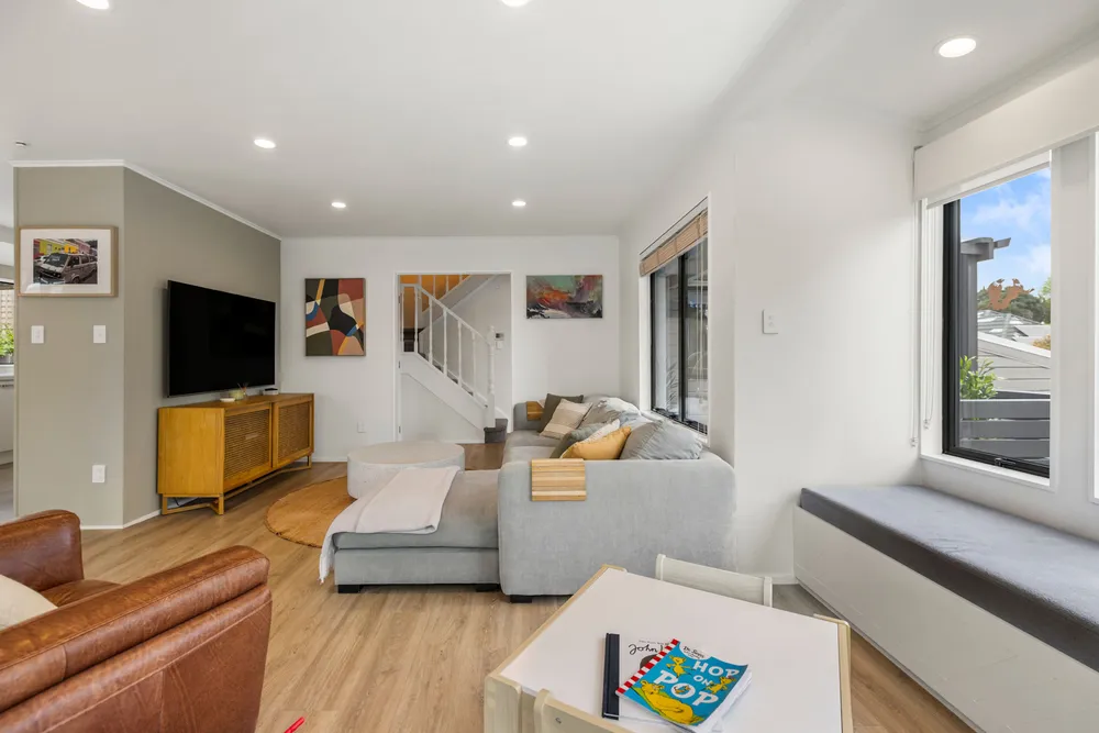 Photos of 2/214 Moore Street