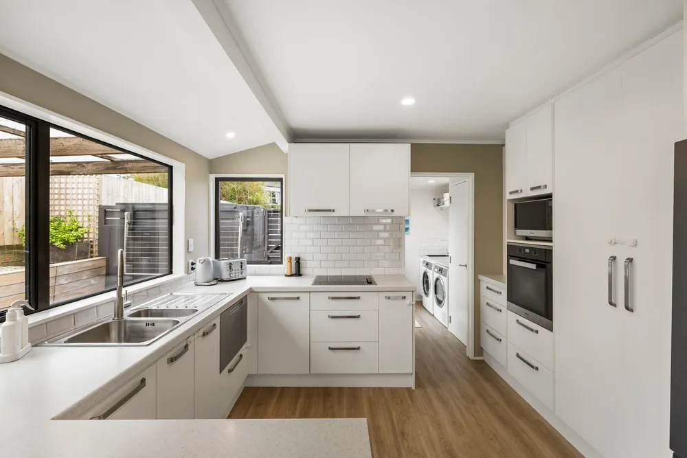 Photos of 2/214 Moore Street