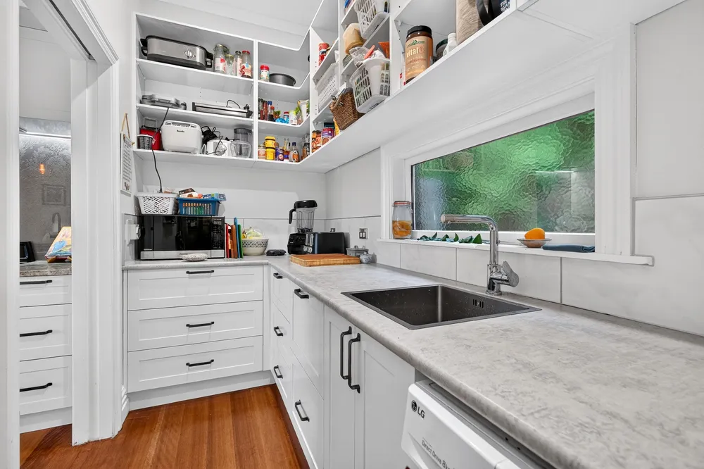 Photos of 283A Muritai Road
