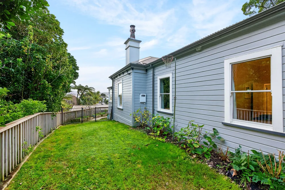 Photos of 283A Muritai Road