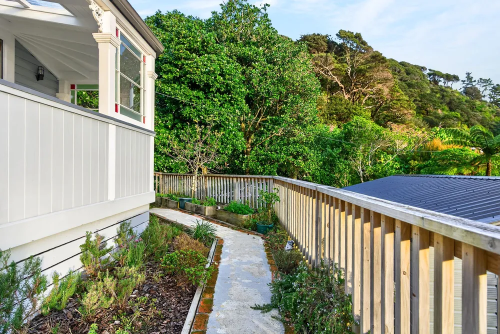 Photos of 283A Muritai Road
