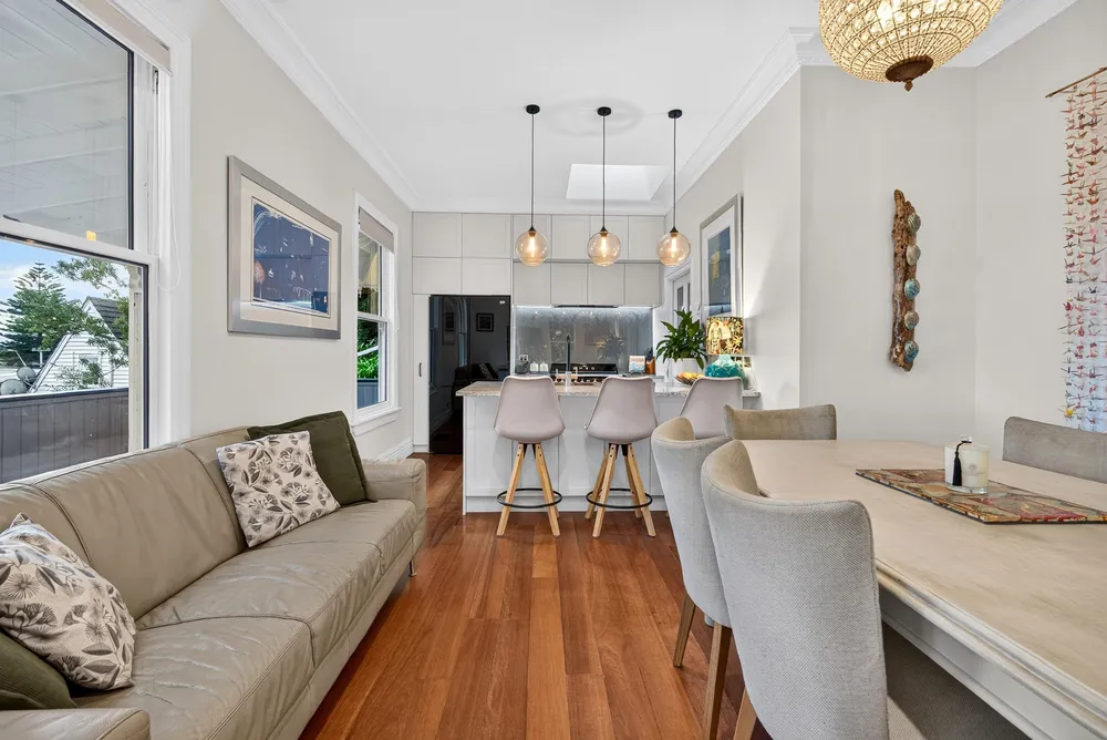 Photos of 283A Muritai Road