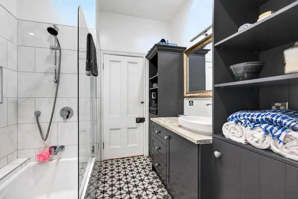 Photos of 283A Muritai Road