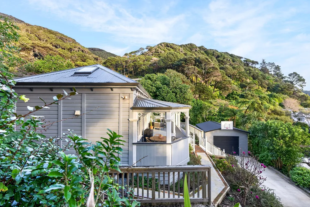 Photos of 283A Muritai Road