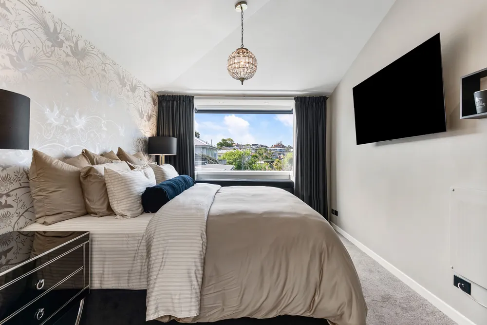 Photos of 129 Birkenhead Avenue