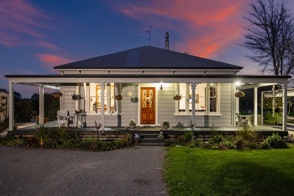 Photos of 22A Ferry Road