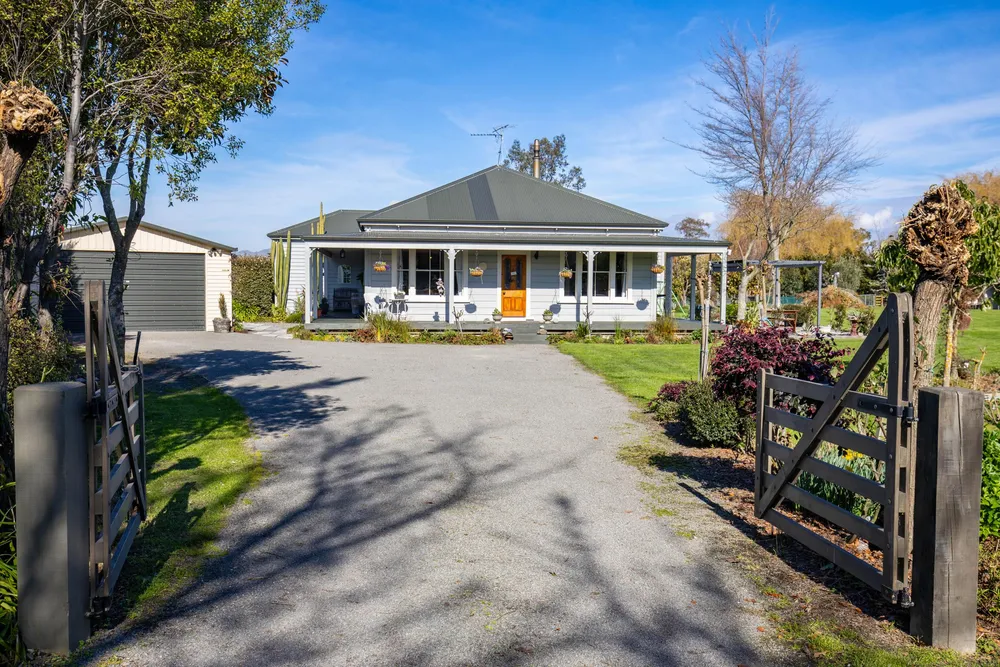 Photos of 22A Ferry Road